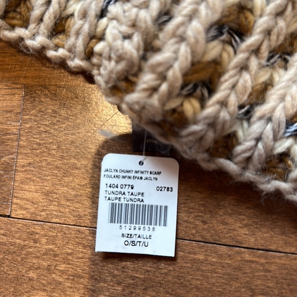 Roots infinity Scarf - Picture 2 of 2